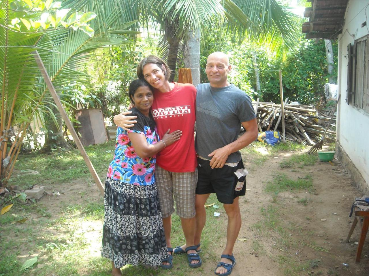 Thevindu Guest & Redmud Resturent Banduramulla Extérieur photo