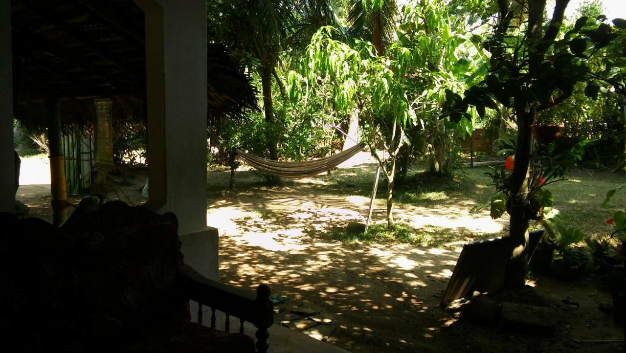 Thevindu Guest & Redmud Resturent Banduramulla Extérieur photo